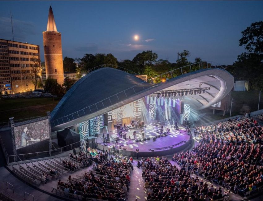 AMPHITHEATER DES JAHRTAUSENDS